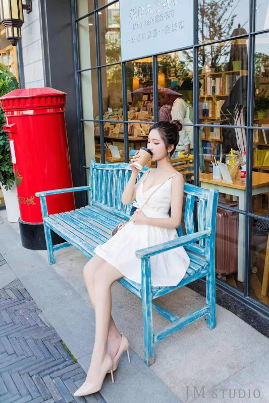 虹悦城小姐姐 年轻